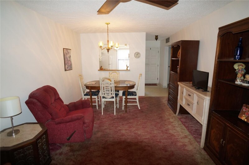 Building Photo - 1406 Arrowhead Cir W