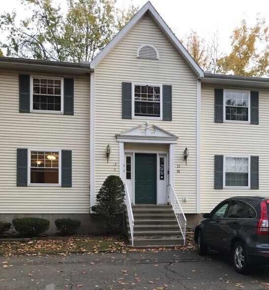 Building Photo - 11 Lakeview Dr