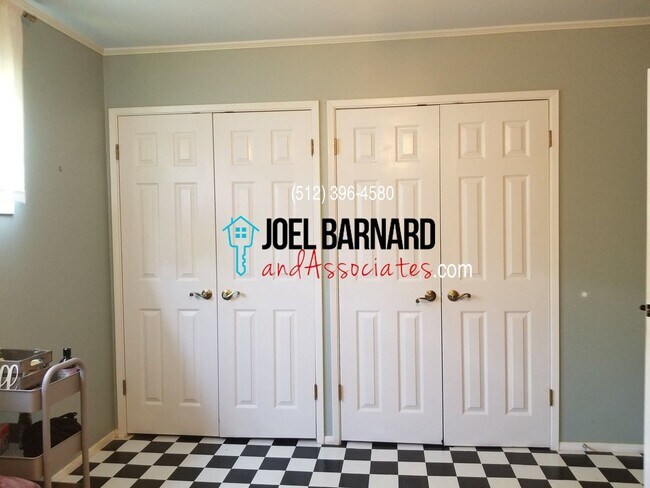 Building Photo - **Available May 17** Large Split Level Hom...