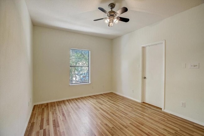 Building Photo - 4711 Spicewood Springs Rd