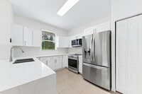 Building Photo - 402 Seminole Palms Dr