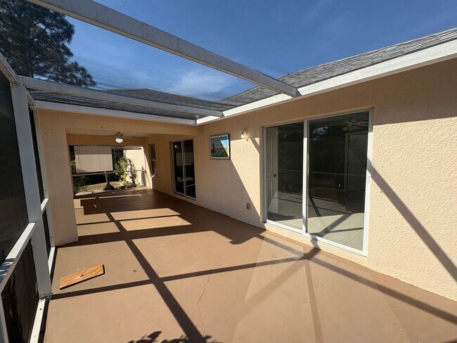 Building Photo - Charming and Spacious Single-Family Home