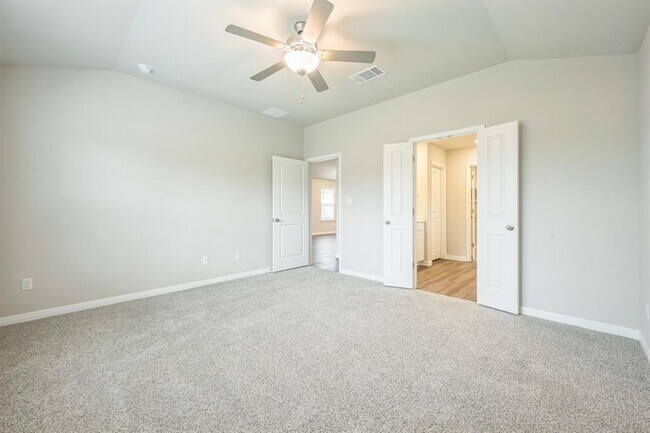 Building Photo - 100 Edge Holw Dr