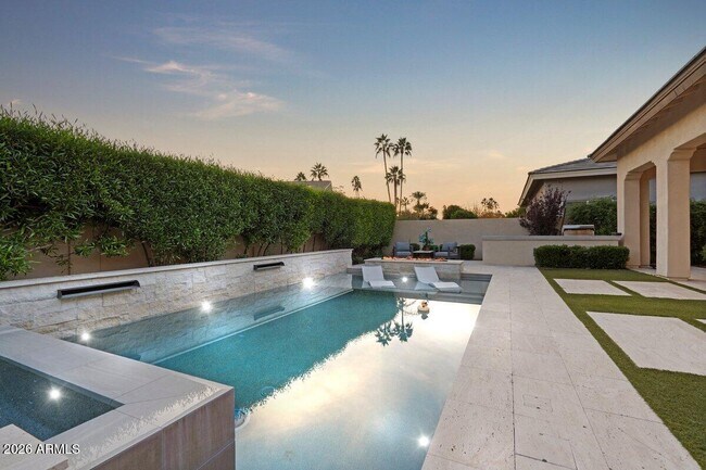 Building Photo - 5543 E Beryl Ave