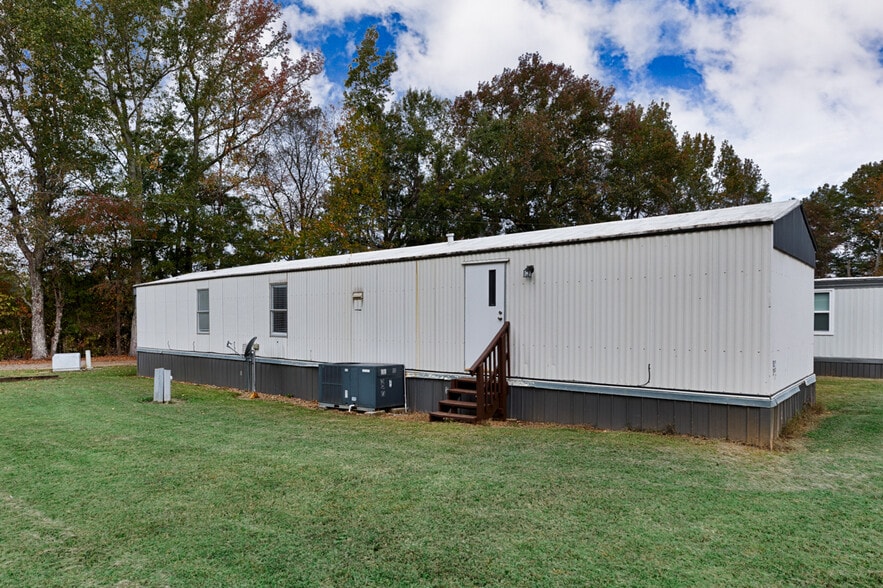 Building Photo - 415 W Limestone Rd