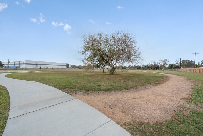 Building Photo - 11703 N Perry Ave