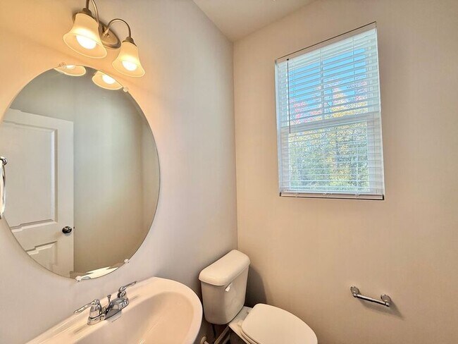 Building Photo - 4807 Southern Magnolia Dr