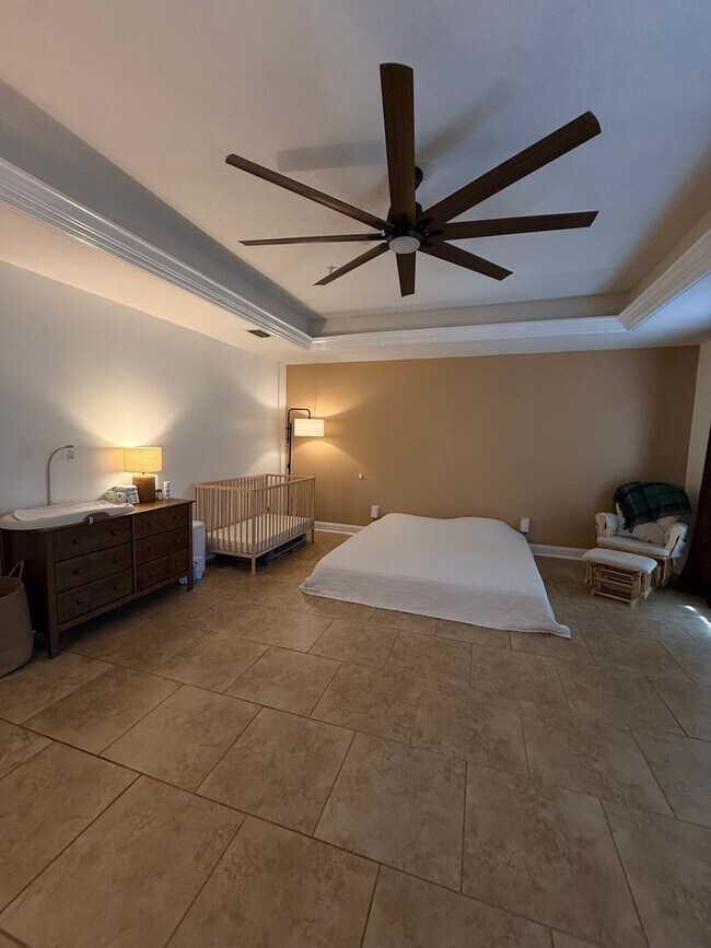 Building Photo - PRIME location Kenwood home with a great backyard!