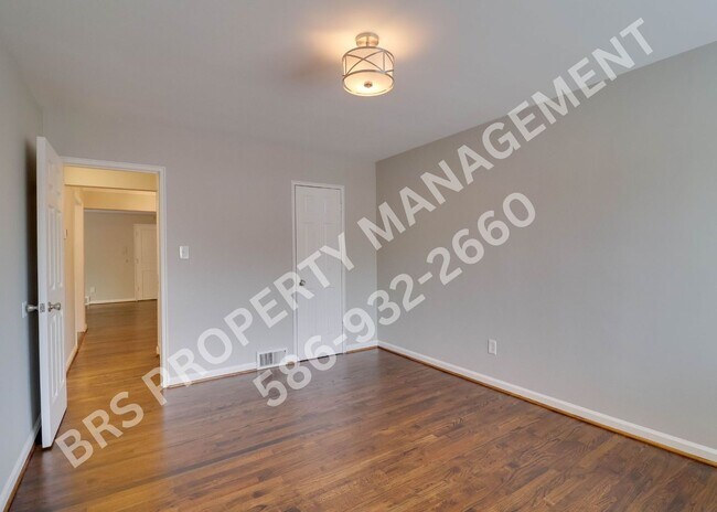 Building Photo - Move-In Ready 2BD Apt – Walk to Downtown R...