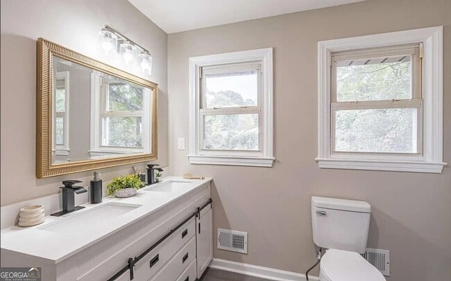 Building Photo - 1523 Delia Dr