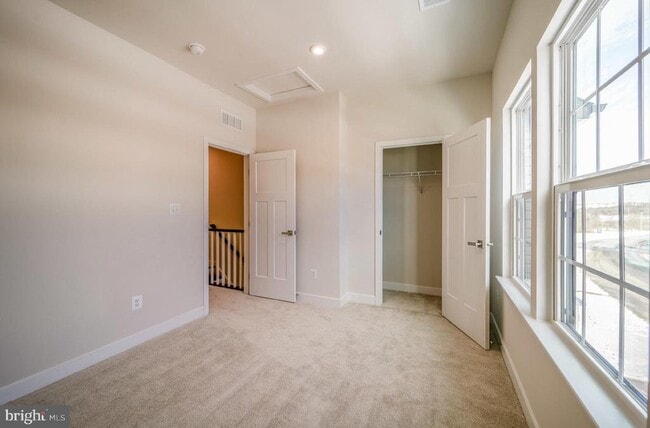 Building Photo - 14064 Sunrise Valley Dr
