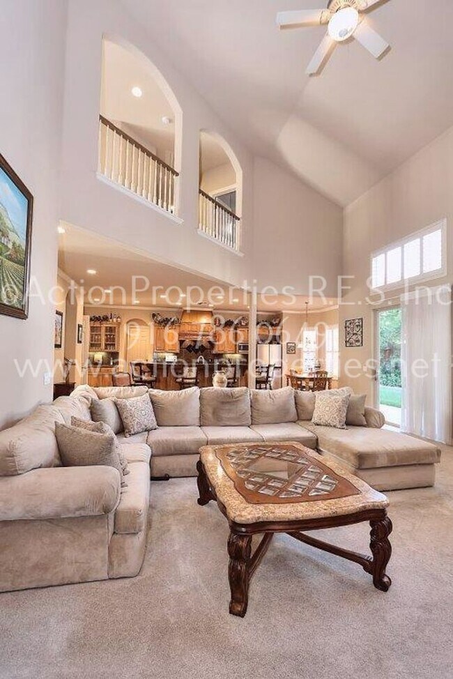 Building Photo - Granite Bay Beauty - 5 Bed, 3.5 Bath Home - Large Pool - Two Story - Lawn & Pool Service Included!