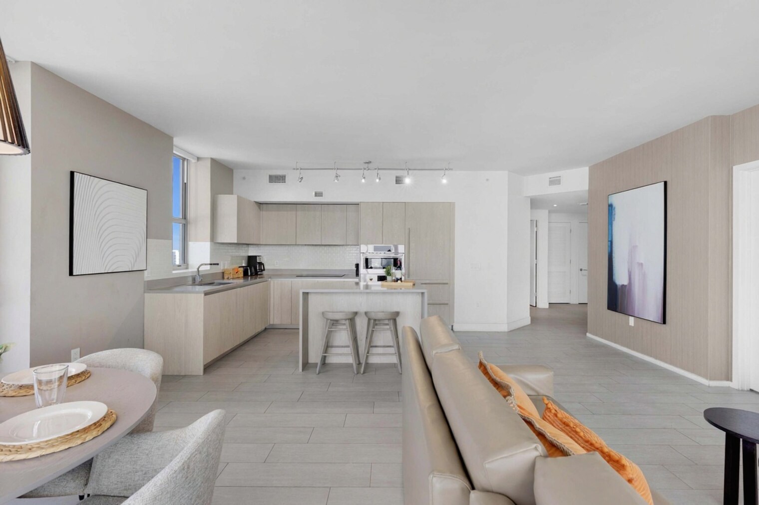 Building Photo - 4010 S Ocean Dr
