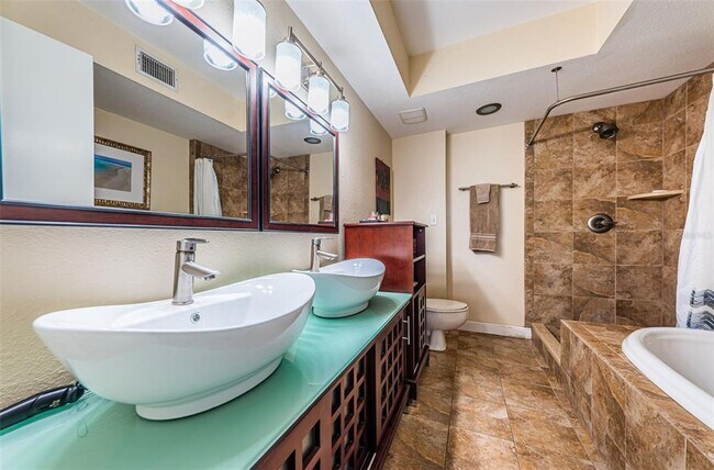Building Photo - 6105 Bahia Del Mar Cir