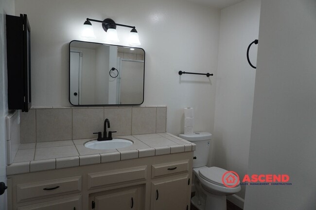 Building Photo - Spacious 4BR/2BA Bakersfield Home with Fireplace