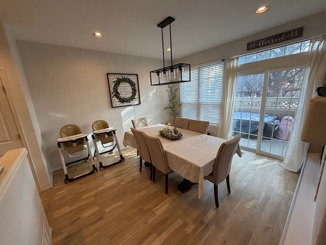 Building Photo - 9804 Grove St