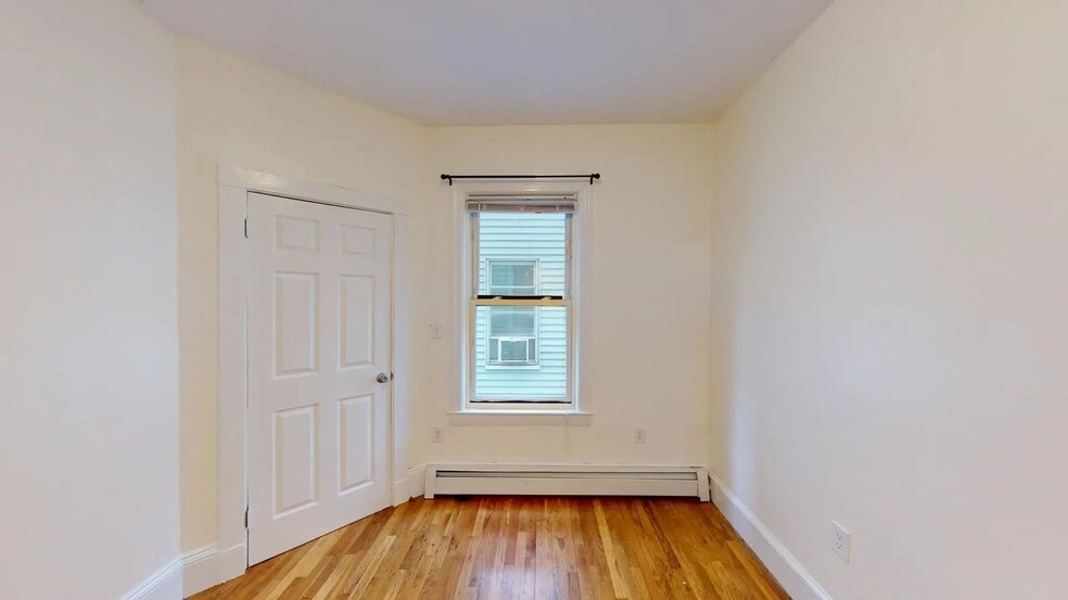 Building Photo - 21 Rossmore St