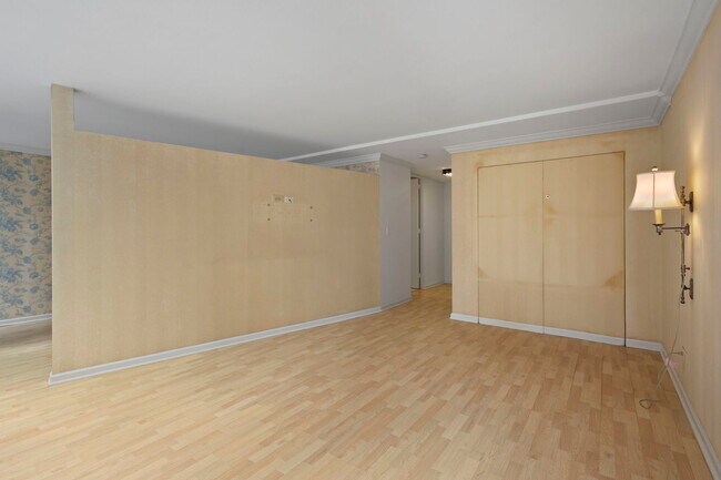 Building Photo - 233 E Erie St