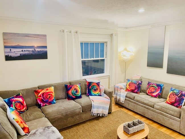 Building Photo - 3115 NE Schuyler St