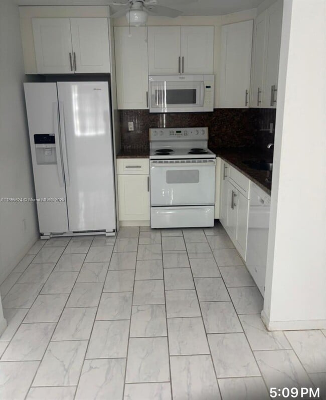 Building Photo - 602 Flanders N