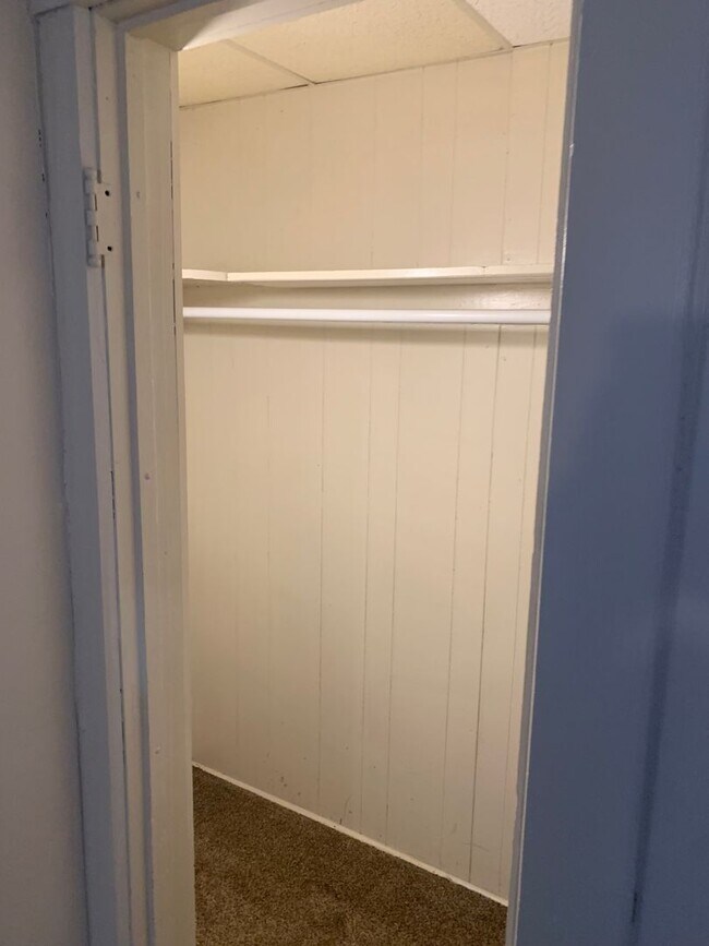 Building Photo - ***NO PET DOGS*** 2 Bedroom - All Utilities Included