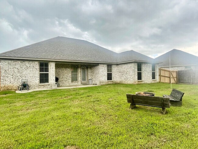 Building Photo - Beautiful 3 Bed/2 Bath for Rent in Germant...