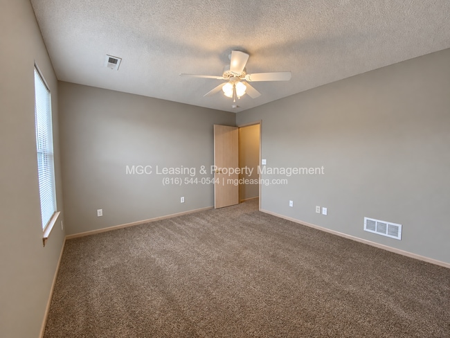 Building Photo - 1009-1015 Garden Way
