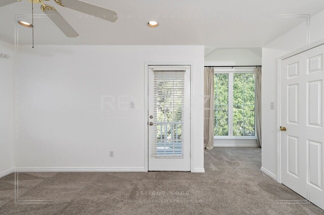 Building Photo - Charming 3-Level Home with Water Access in...