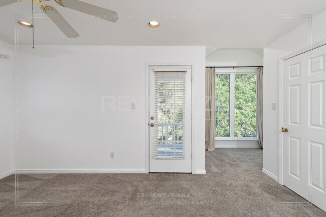 Building Photo - Charming 3-Level Home with Water Access in Daphne, AL