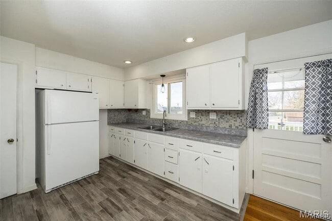 Building Photo - 405 N Moore St