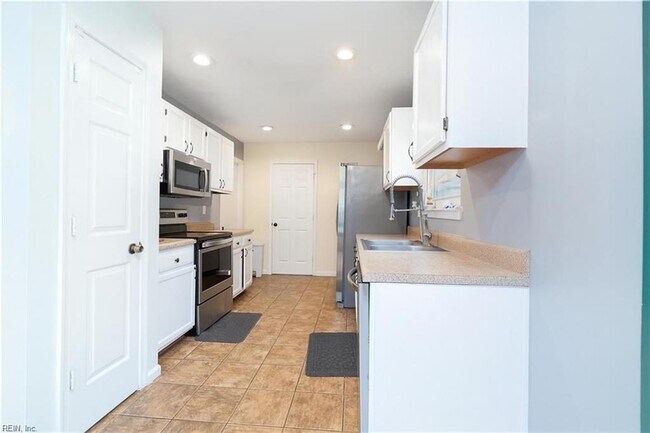 Building Photo - 517 Woodshire Way