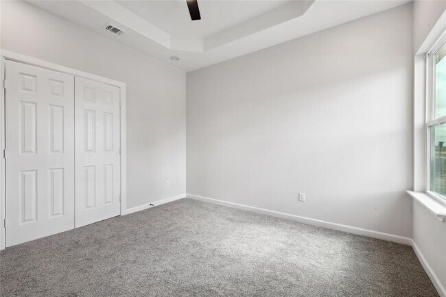 Building Photo - 956 TX-304