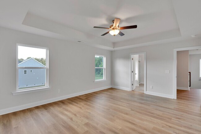 Building Photo - Beautiful 4BR 2.5BA Home w/ Full Appliance Kitchen • Garage Parking •