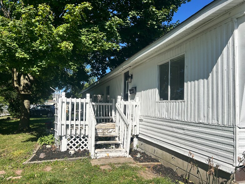 Building Photo - 454 Mill St