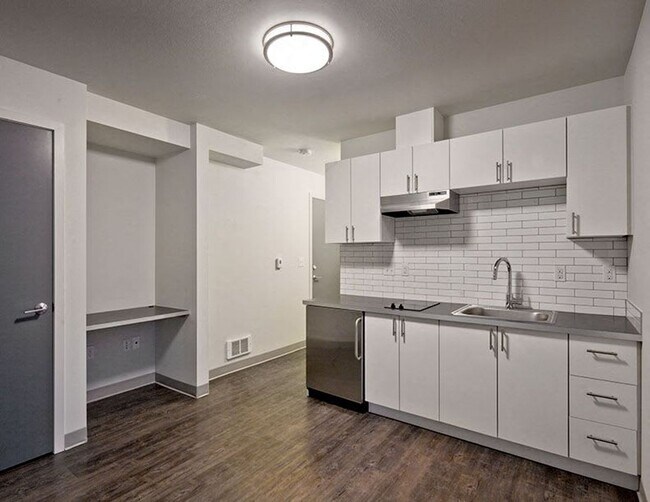 Interior Photo - Alcove First Hill - Efficient and Convenie...