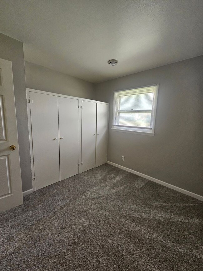Building Photo - 3 BED | 1 BATH | SINGLE-LEVEL HOME | ROBBI...