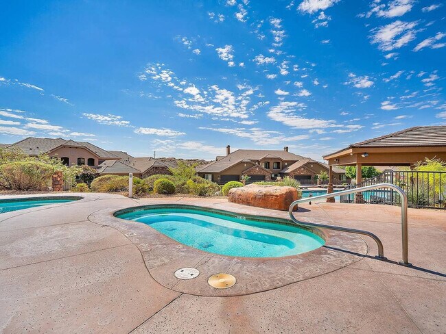 Building Photo - 4221 Torrey Pines Dr