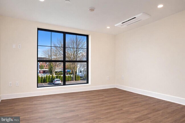 Building Photo - 128 N Bond St