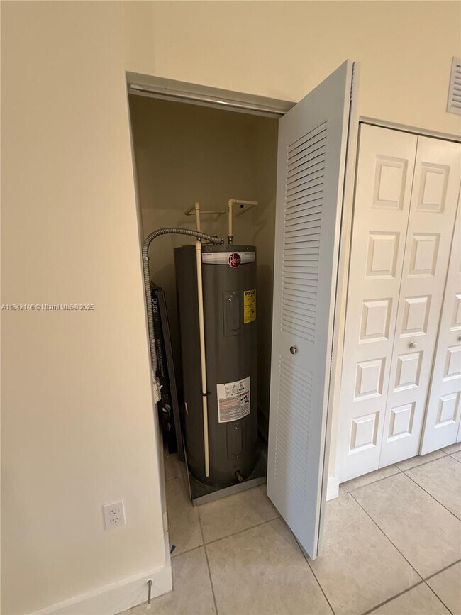 Building Photo - 8005 NW 104th Ave