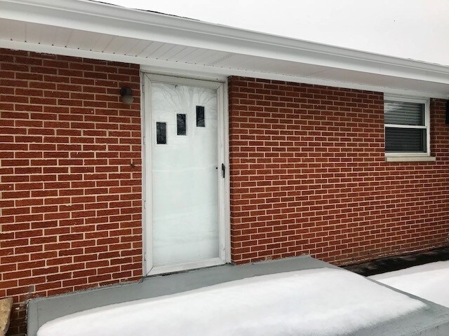 Building Photo - 7153 Dayton Springfield Rd