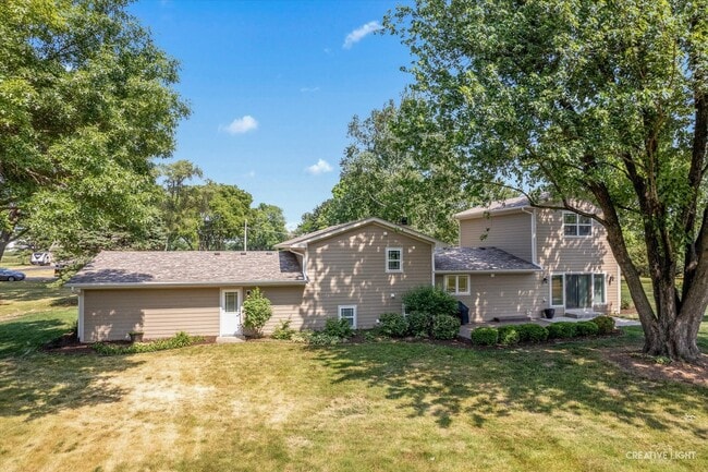 Building Photo - 2S920 Hickory Ln