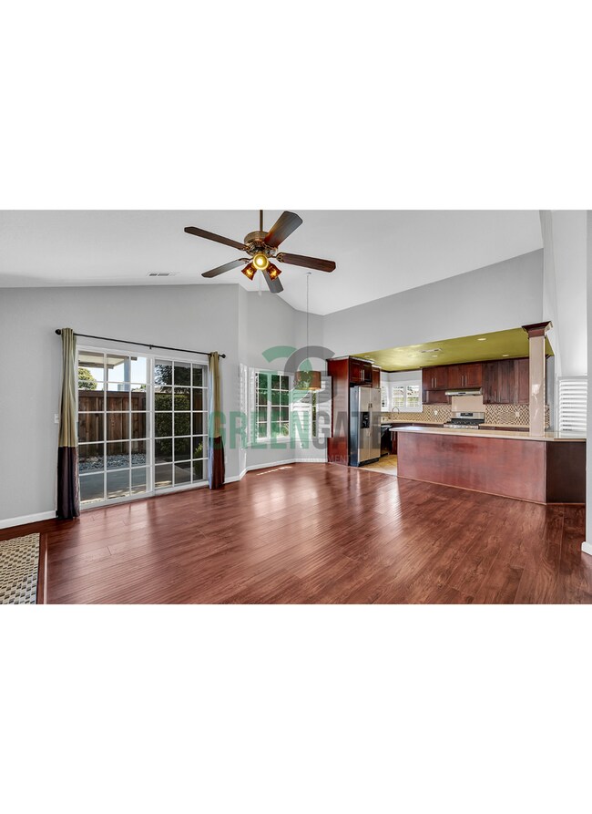 Building Photo - Lovely 3 Bedroom Home in Modesto MUST SEE!