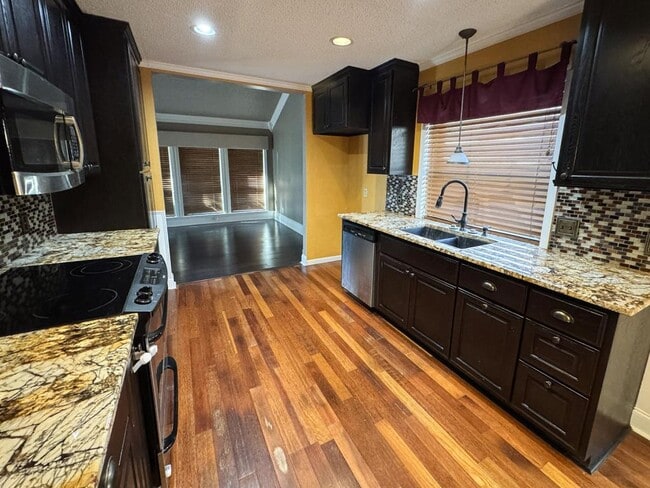 Building Photo - 202 Santa Fe