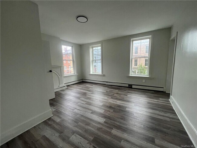 Building Photo - 56 Lander St