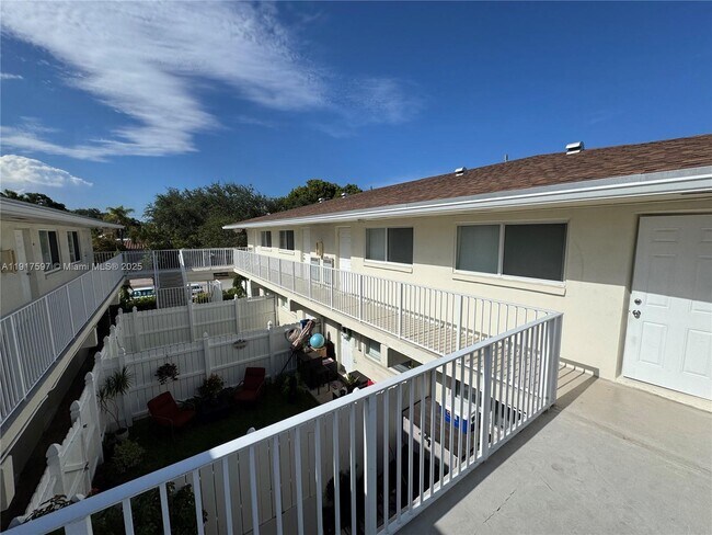 Building Photo - 1856 NE 46th St