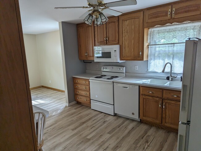 Building Photo - 2283 Grandview Dr