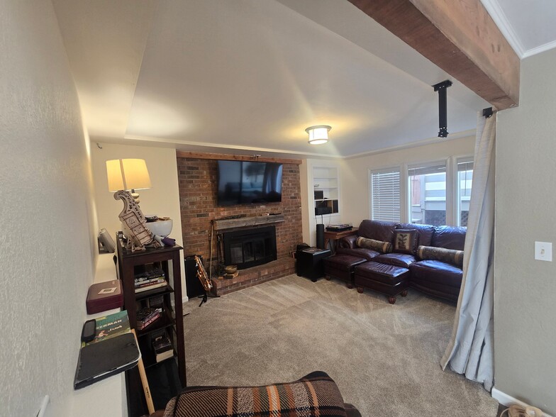 Building Photo - 1094 E 17th Ave