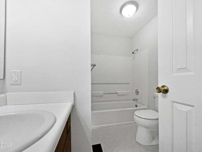 Building Photo - 1295 Arailia Dr