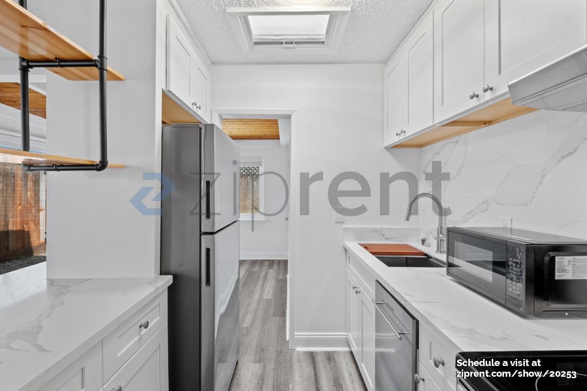Building Photo - 127 11th St