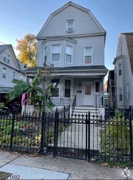Building Photo - 712 Clifton Ave